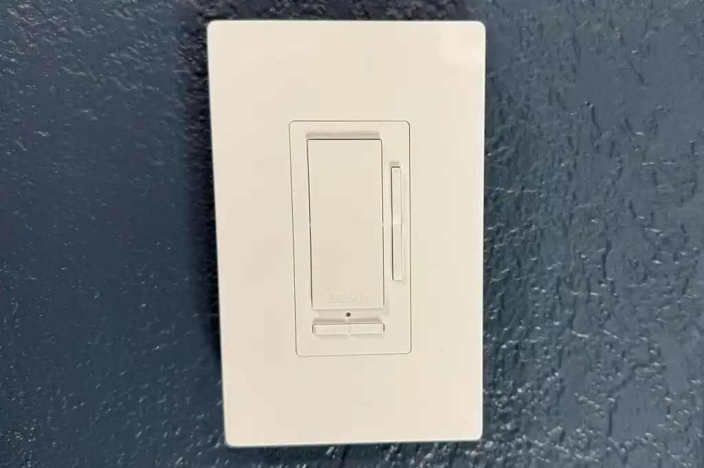 PureEdge Smart Controller Offers Flexible Lighting Control but Locks You Into the WiZ Ecosystem