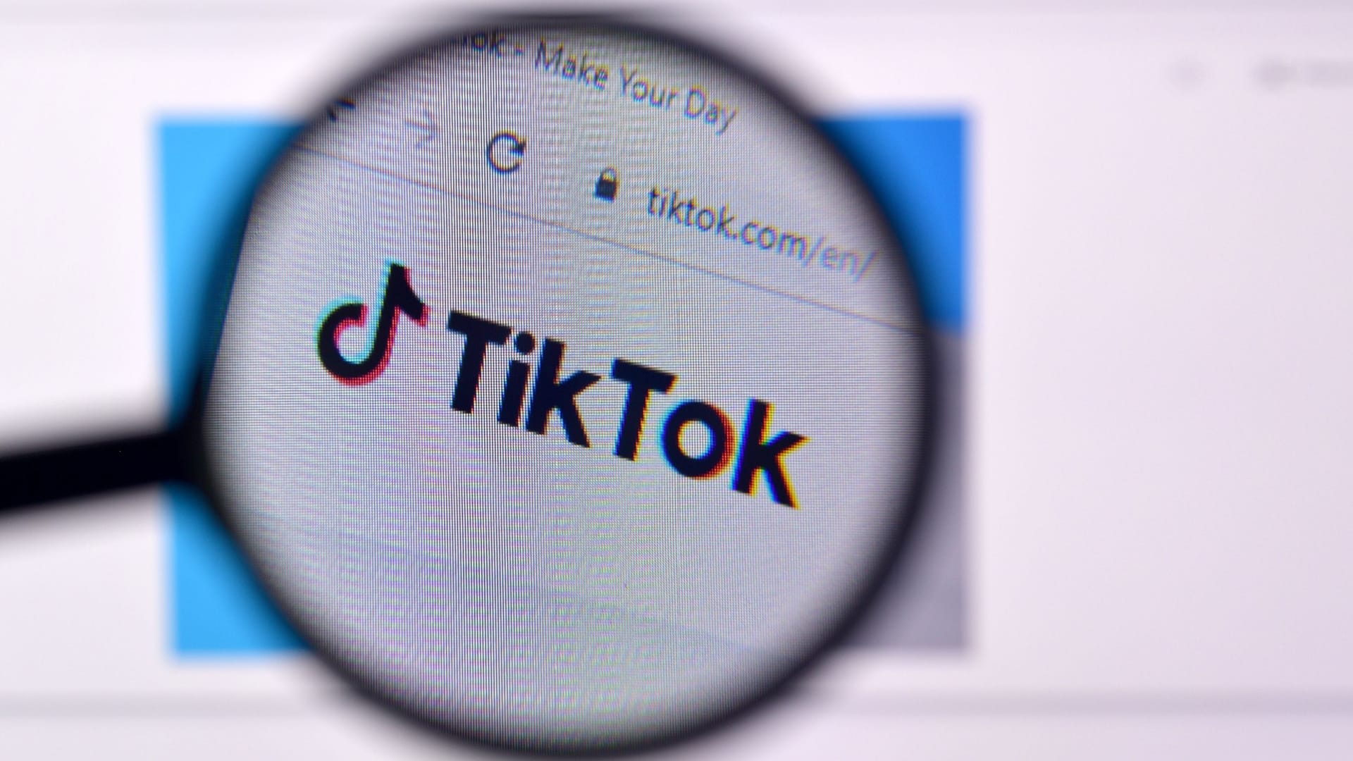 TikTok Ad Prices Crash as Uncertainty Splits Advertisers and Drives Budget Shifts to Rival Platforms