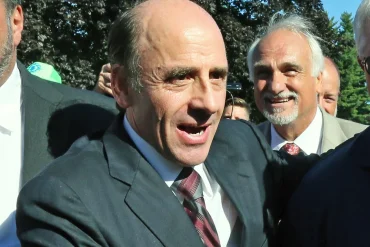 Arthur T. Demoulas Suspension Sparks New Market Basket Power Clash as Board Cites Misconduct and Nepotism