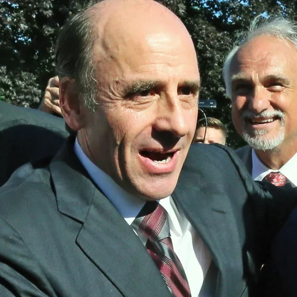 Arthur T. Demoulas Suspension Sparks New Market Basket Power Clash as Board Cites Misconduct and Nepotism