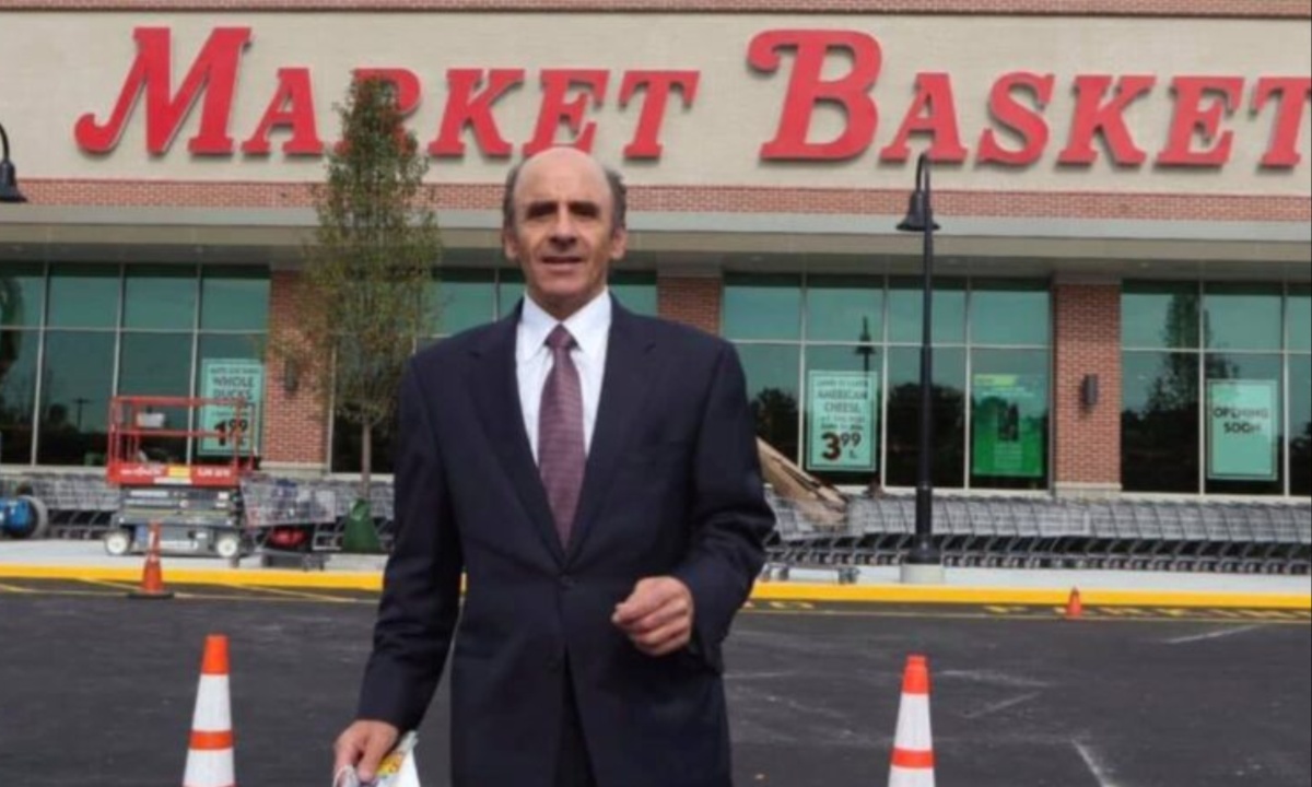 Arthur T. Demoulas Suspension Sparks New Market Basket Power Clash as Board Cites Misconduct and Nepotism