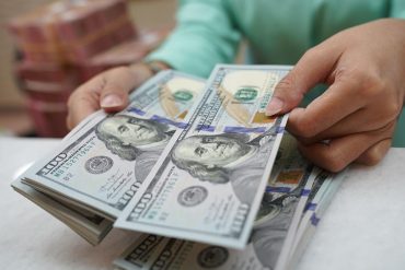 Asian Currency Rally Spurs Wealth Shift as Investors Turn from Dollar to Regional Assets