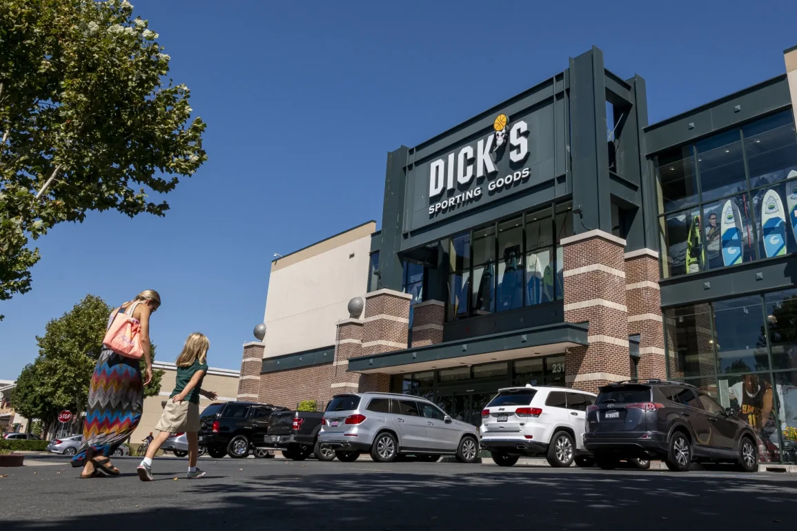 Dick’s Sporting Goods Acquires Foot Locker for $2.4B to Boost Global Reach and Counter Tariff Pressures