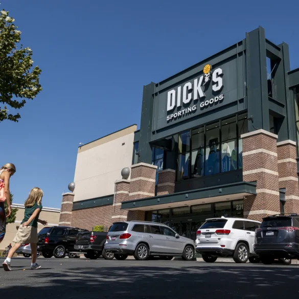 Dick’s Sporting Goods Acquires Foot Locker for $2.4B to Boost Global Reach and Counter Tariff Pressures