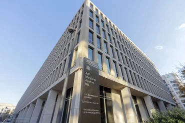 Federal Student Loan Collections Resume as SAVE Plan Stalls and Borrowers Face Renewed Confusion