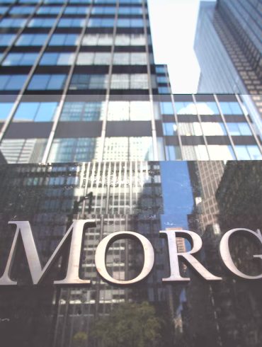 JPMorgan Warns of Stagflation as Investment Banking Fees Drop and Tech Reshapes Workforce