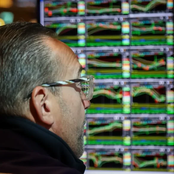 Japan’s Bond Shift Spurs Global Rally as Markets Demand Fiscal Reform Over Short-Term Fixes