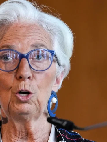 Lagarde Calls for Bold EU Reforms to Make Euro a Rival to U.S. Dollar