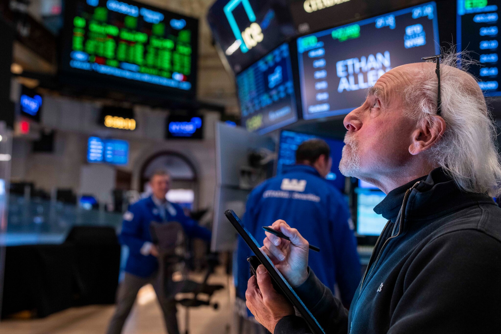 Markets Flash Red as Trump’s Trade Turbulence, Global Tensions, and Legal Shocks Deepen Investor Anxiety