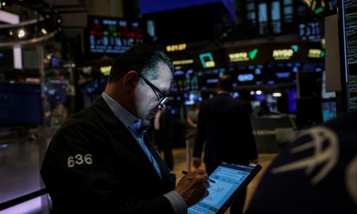 Markets Slip as Investors Brace for Nvidia Earnings and Fed Minutes Amid Broader Uncertainty