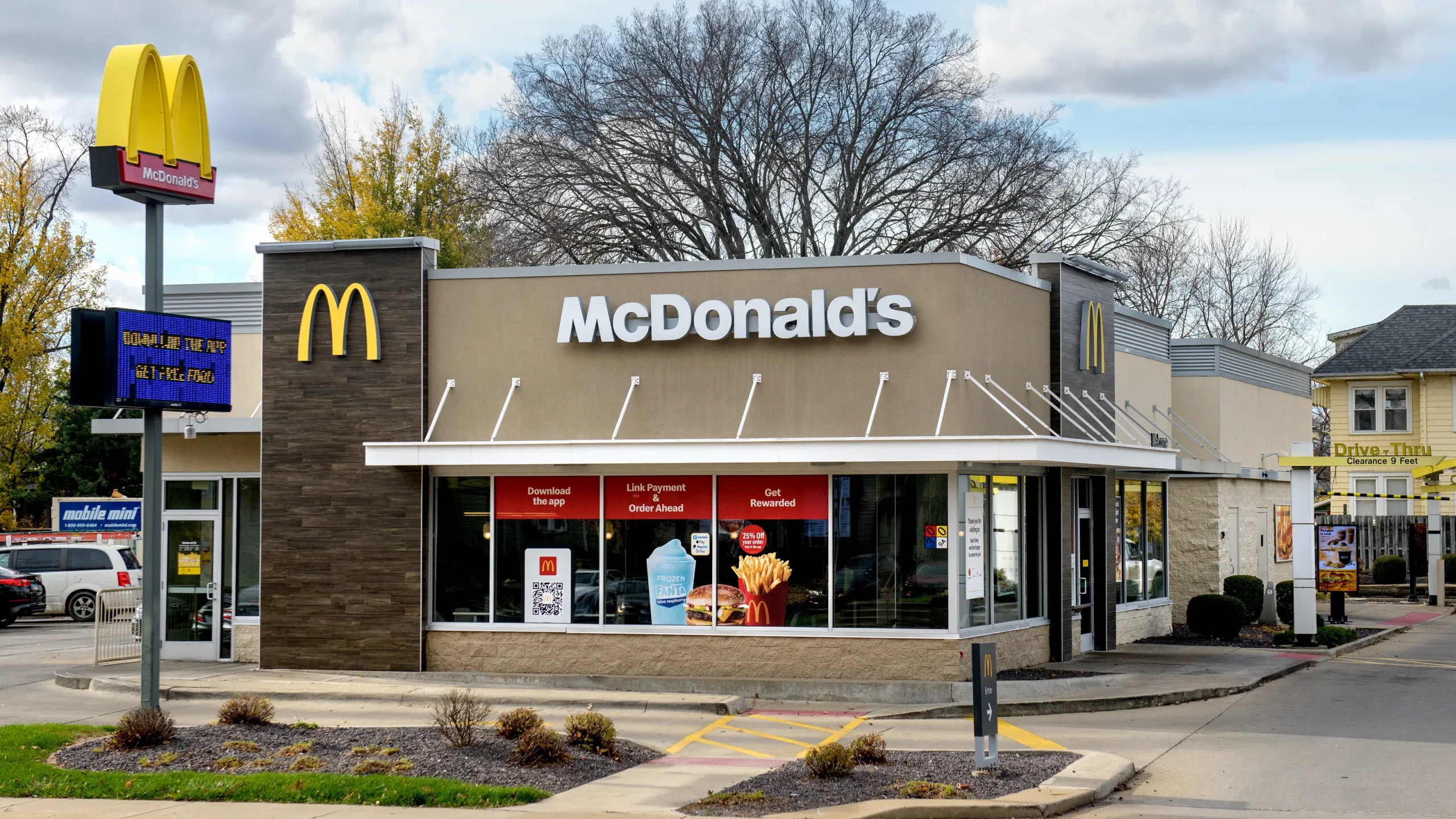 McDonald’s Launches Massive 375,000-Worker Hiring Drive Amid Sales Slump and Summer Surge Plans