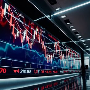 Moody’s Downgrade Fuels Market Jitters as U.S. Debt Crisis Signals Structural Economic Shift