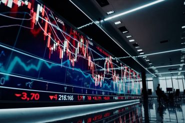 Moody’s Downgrade Fuels Market Jitters as U.S. Debt Crisis Signals Structural Economic Shift