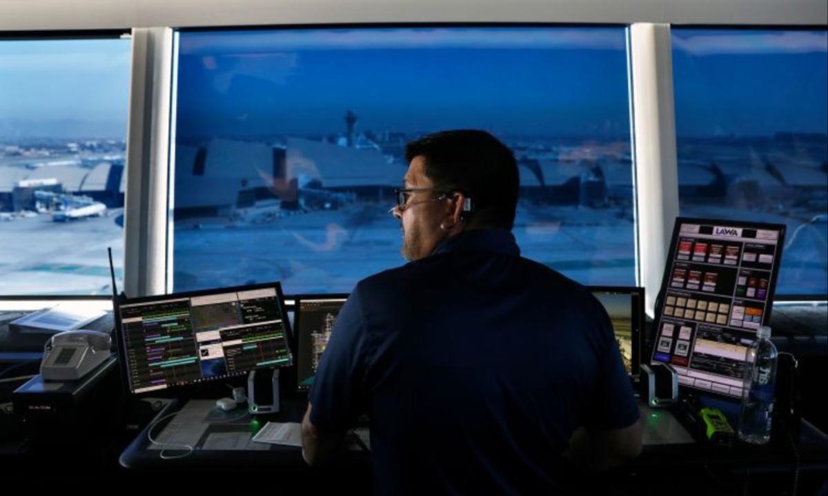 Outdated FAA Tech Pushes U.S. Air Traffic Control Toward Crisis, CNN Finds