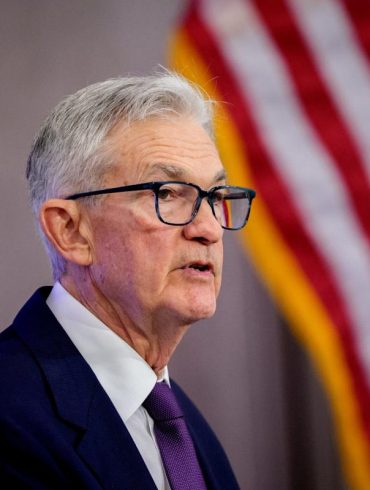 Powell Urges Princeton Grads to Defend Democracy as Fed Wins Independence Ruling