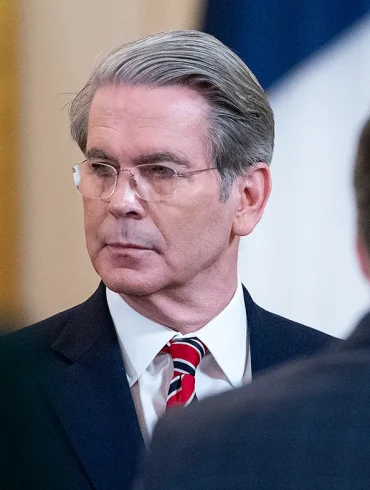 Scott Bessent Downplays U.S. Credit Downgrade, Defends Tariff Strategy and Trump-Era Jet Gift Amid Scrutiny