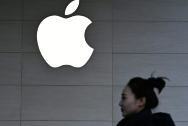 Trump Pressures Apple to Shift iPhone Production to U.S. as Global Supply Chains Face Political Heat