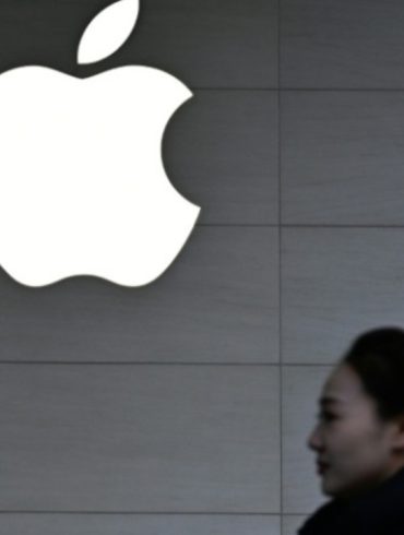 Trump Pressures Apple to Shift iPhone Production to U.S. as Global Supply Chains Face Political Heat