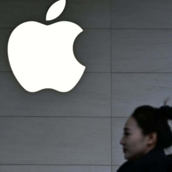 Trump Pressures Apple to Shift iPhone Production to U.S. as Global Supply Chains Face Political Heat