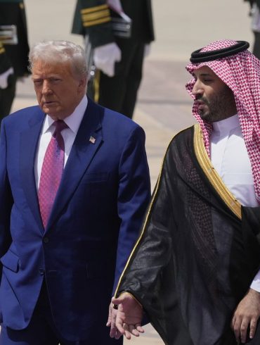 Trump Pushes AI Diplomacy with Saudi Arabia and UAE as Tech Giants Pour Billions into Gulf Expansion