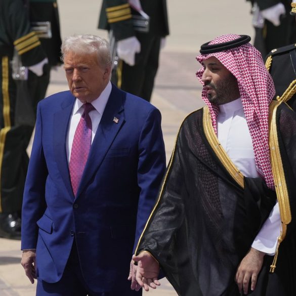 Trump Pushes AI Diplomacy with Saudi Arabia and UAE as Tech Giants Pour Billions into Gulf Expansion