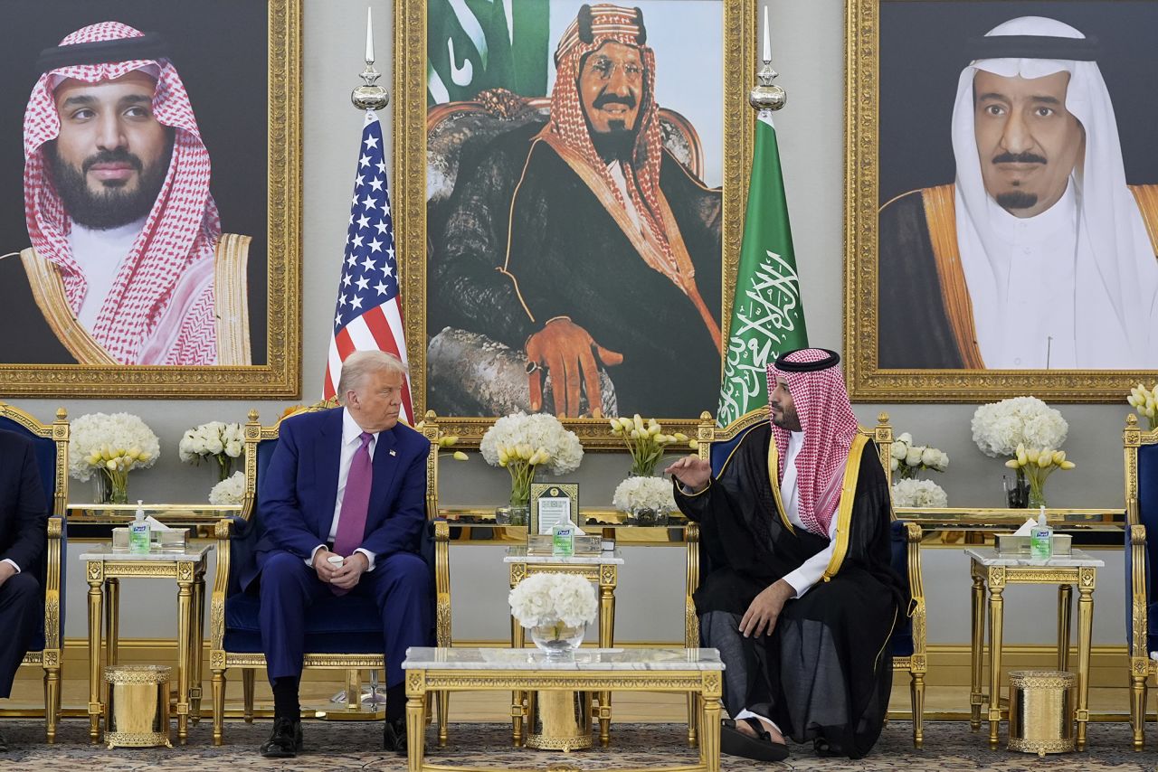 Trump Pushes AI Diplomacy with Saudi Arabia and UAE as Tech Giants Pour Billions into Gulf Expansion