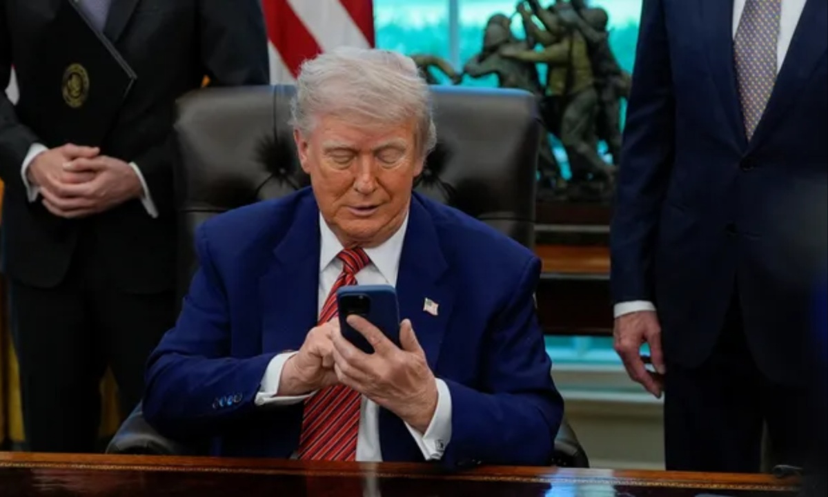 Trump Threatens 25 Percent Tariff on All Foreign-Made Smartphones, Targeting Apple and Rivals
