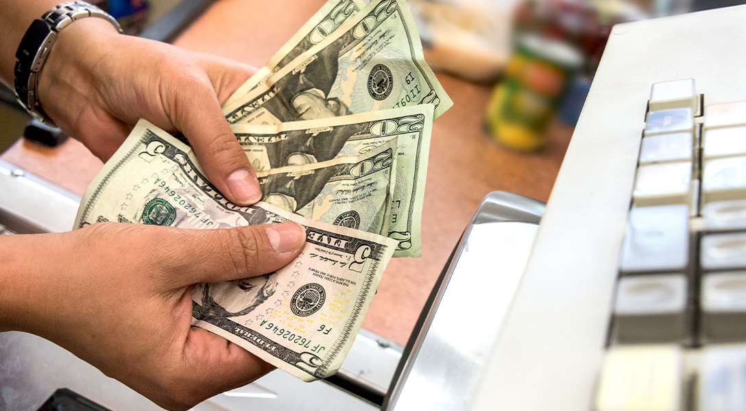 U.S. Inflation Hits Four-Year Low as Falling Prices Raise Concerns About Economic Slowdown