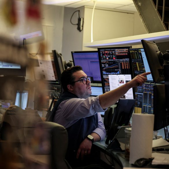 U.S. Stocks Slip as Travel Slumps, Retail Wavers, and Tech Rallies on Innovation Surge