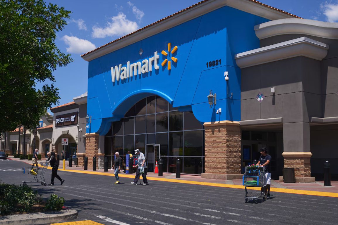 Walmart Beats Earnings Forecasts but Warns of Tariff Impact and Economic Uncertainty