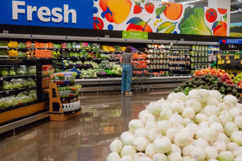 Walmart Defies Retail Slowdown as Shoppers Shift Habits and Tariffs Threaten Margins