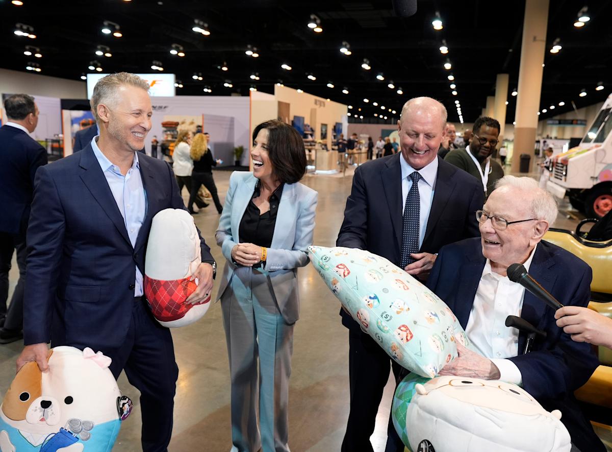 Warren Buffett to Step Down as Berkshire CEO in 2025, Greg Abel Named Successor in Planned Transition