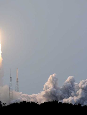 Amazon Boosts Kuiper Network With 27 New Satellites in Bid to Challenge Starlink