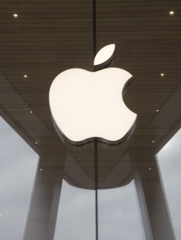 Apple Enters WWDC 2025 Underwhelmed and Under Pressure From AI Rivals and Regulators