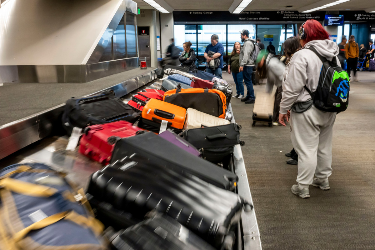 Baggage Fee Backlash Grows as Airlines Expand Charges and Travelers Shift to Carry-On-Only Strategy