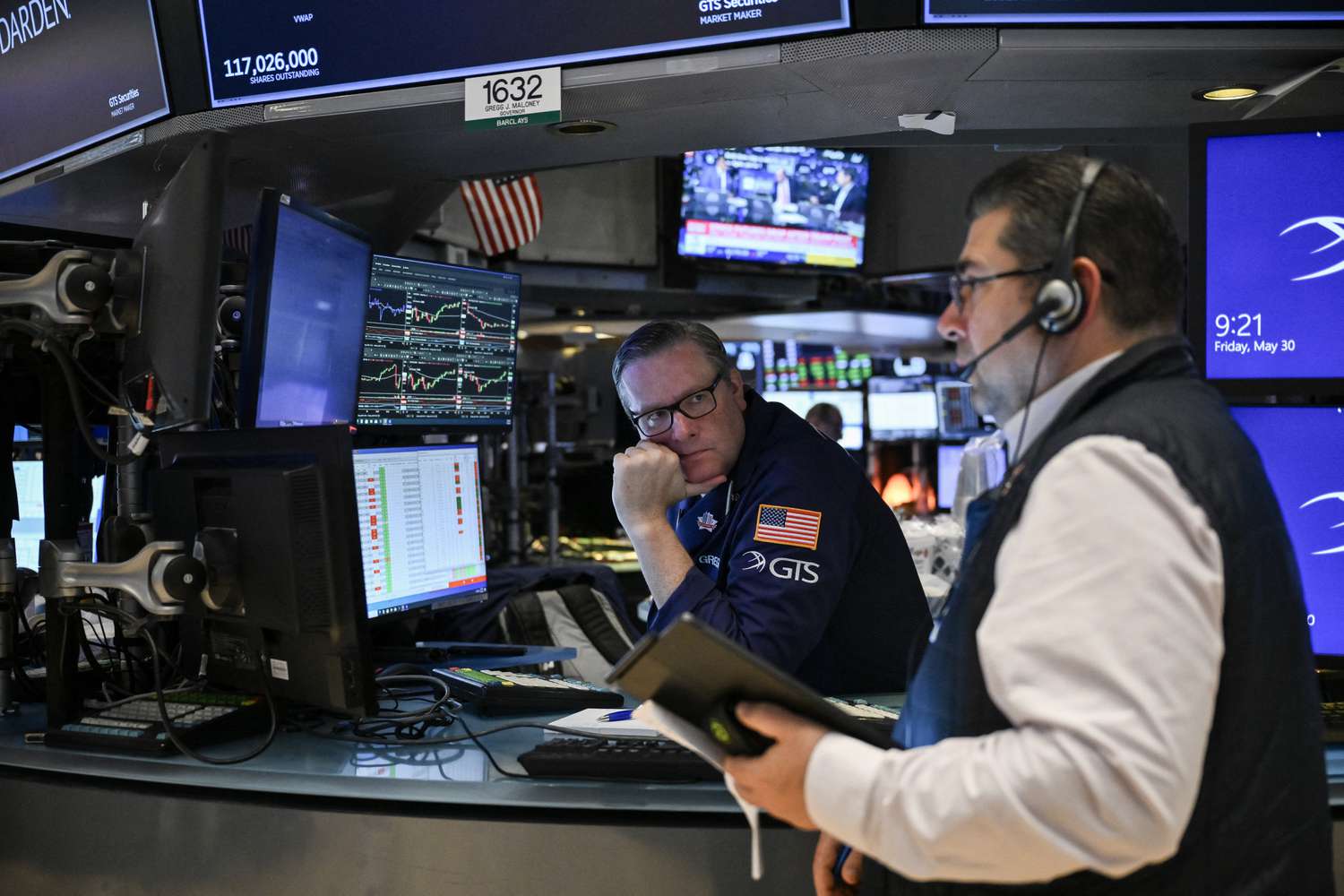 Chip Stocks Power Market Gains as U.S.-China Trade Hopes Lift Sentiment Despite Mixed Economic Data