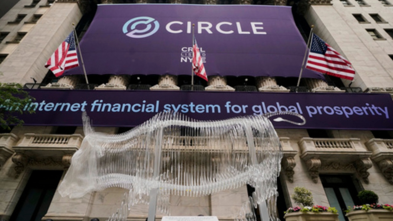 Circle’s Soaring NYSE Debut Ignites Stablecoin Surge as Big Banks Plot Digital Currency Moves