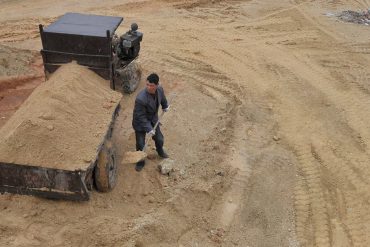 EU Pressures China to Ease Rare Earth Export Curbs as Factory Shutdowns Loom and Prices Soar