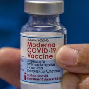 FDA Approves Moderna’s mNexspike COVID Vaccine for High-Risk Groups Amid Policy and Funding Shifts