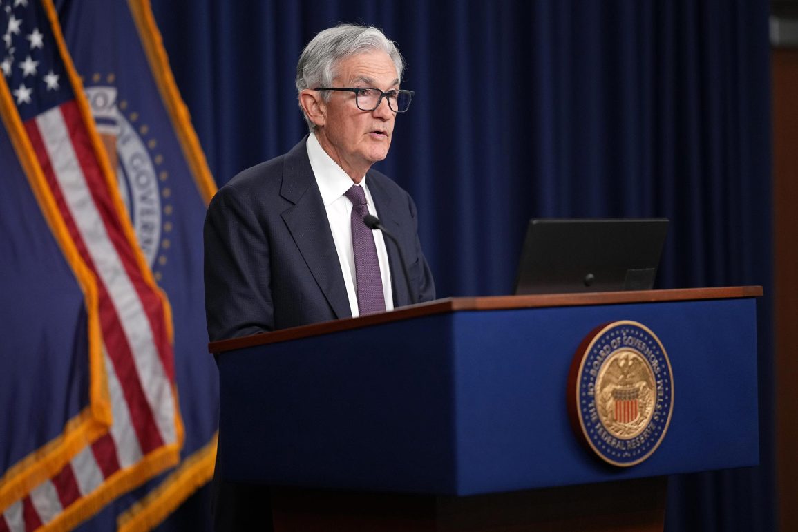 Fed Holds Rates Steady as Job Market Weakens and Tariff Risks Cloud Outlook
