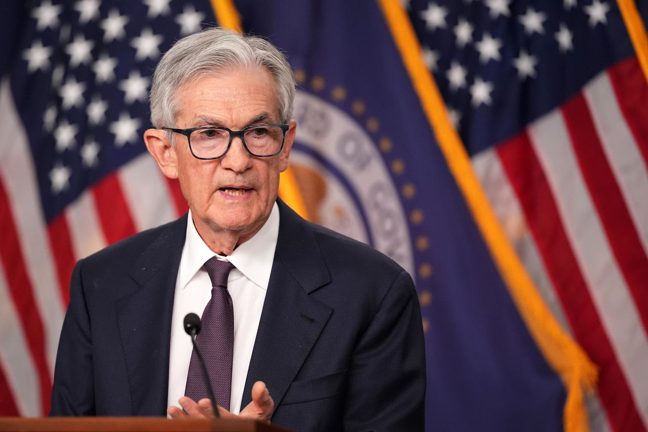 Fed Holds Rates Steady as Job Market Weakens and Tariff Risks Cloud Outlook
