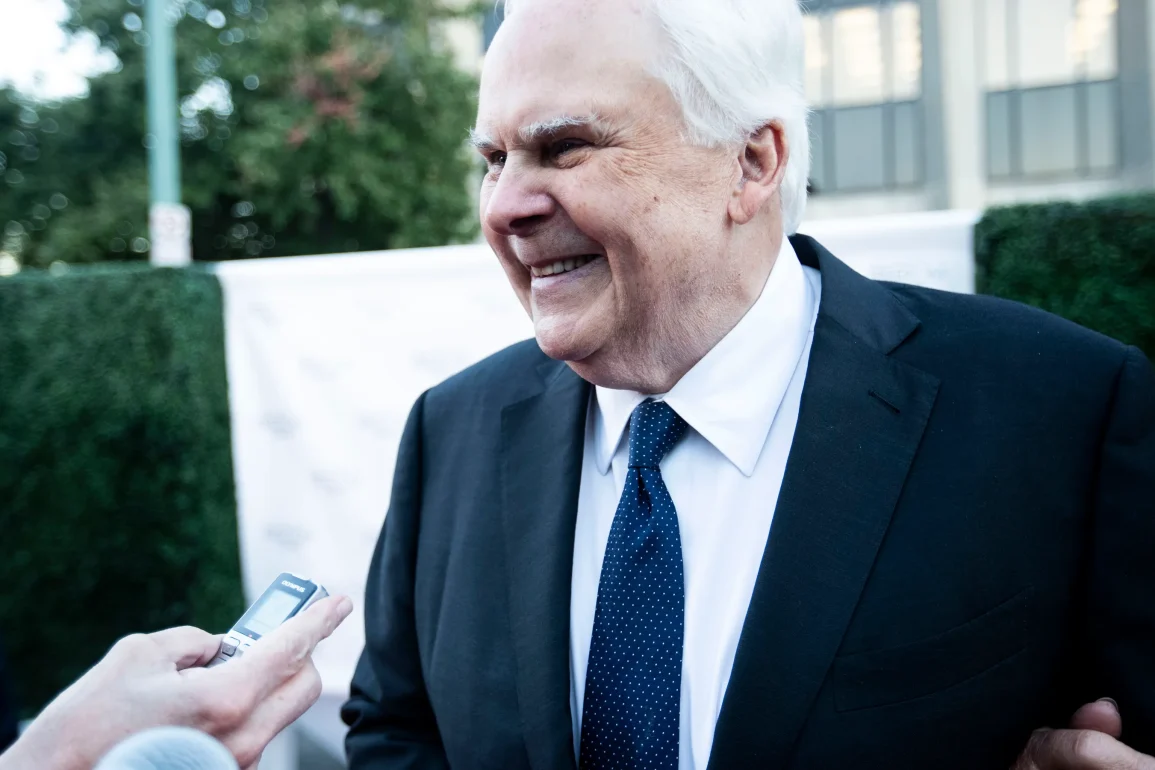 FedEx Founder Frederick Smith Dies After Decades of Shaping Global Shipping Industry