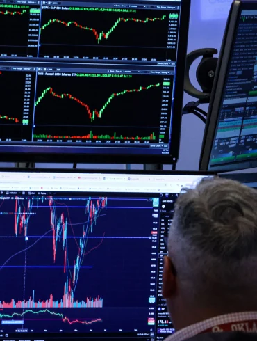 Global Markets Near Record Highs as Ceasefire Eases Tensions and Focus Shifts to Inflation