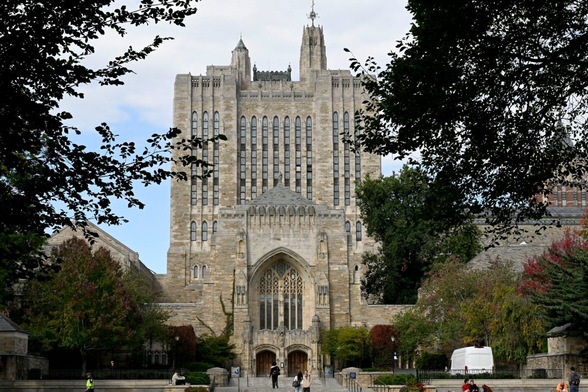 Harvard and Yale Sell Discounted Private Equity Stakes as Liquidity Pressures Reshape Endowment Strategies