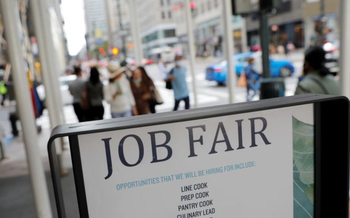 Jobless Claims Hold at Eight-Month High as Labor Market Softens and Fed Faces Tariff Uncertainty