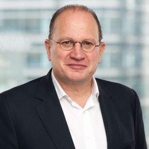 Mark Tucker Returns to AIA as Chairman After HSBC Exit, Signaling Strategic Reentry Into Asia’s Insurance Market