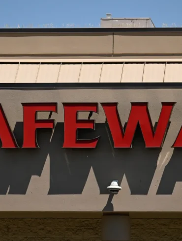 Safeway Workers Launch Strategic Strike in Colorado Amid Stalled Contract Talks and Worker Tensions