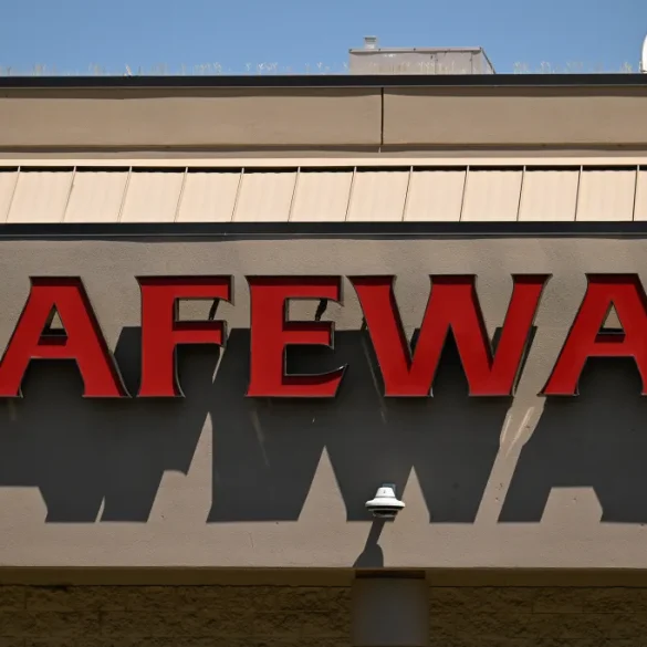 Safeway Workers Launch Strategic Strike in Colorado Amid Stalled Contract Talks and Worker Tensions