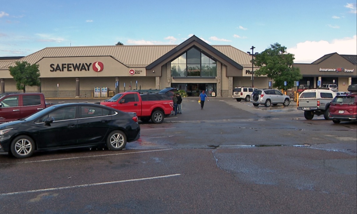 Safeway Workers Launch Strategic Strike in Colorado Amid Stalled Contract Talks and Worker Tensions