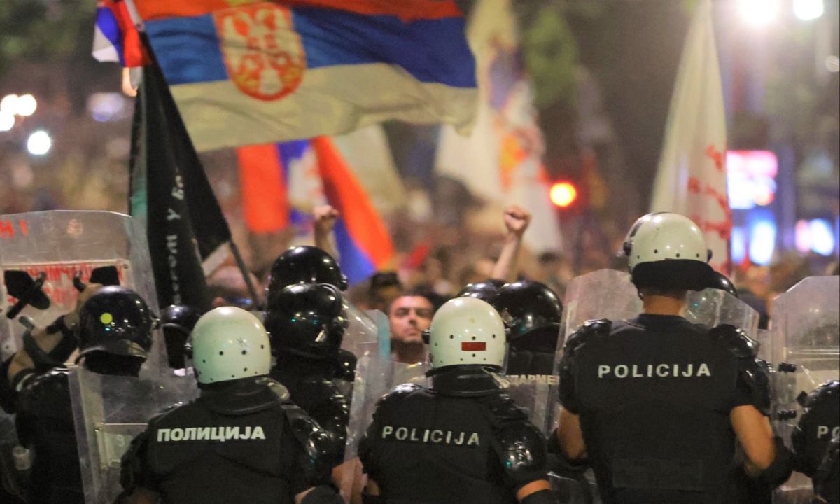 Serbia Erupts in Record Protest as 140,000 Demand Vucic’s Resignation and Early Elections Amid Unrest